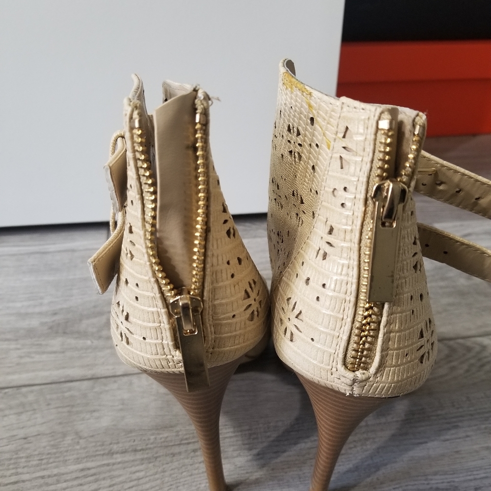Shoes - Picture 2 of 3
